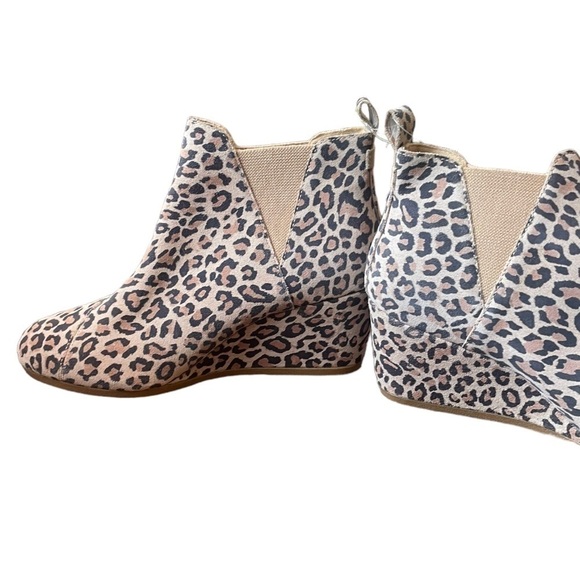 New! Toms Leopard Animal Print Kelsey Wedge Booties - Picture 2 of 7
